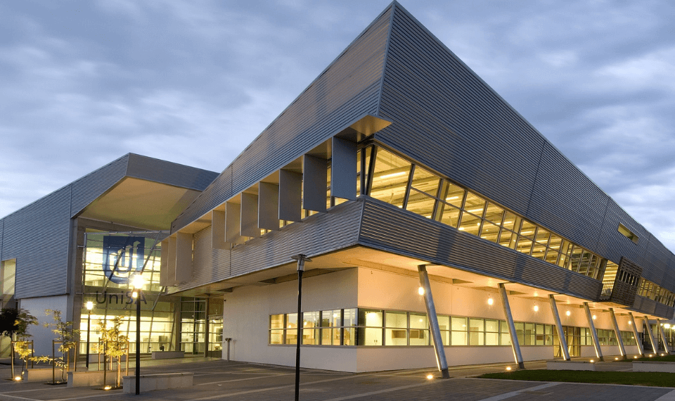 Đại học South Australia hợp tác chặt chẽ với nhiều doanh nghiệp trên thế giới.