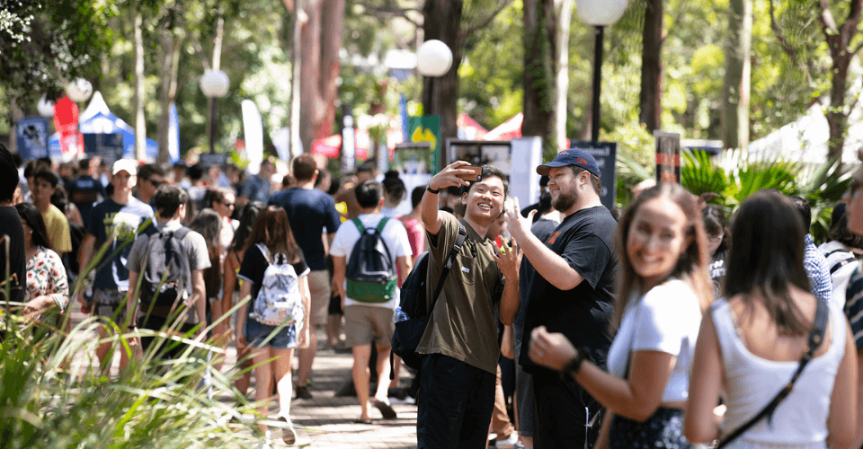 Đây là một trong những trường đại học có khuôn viên đẹp nhất nước Úc.