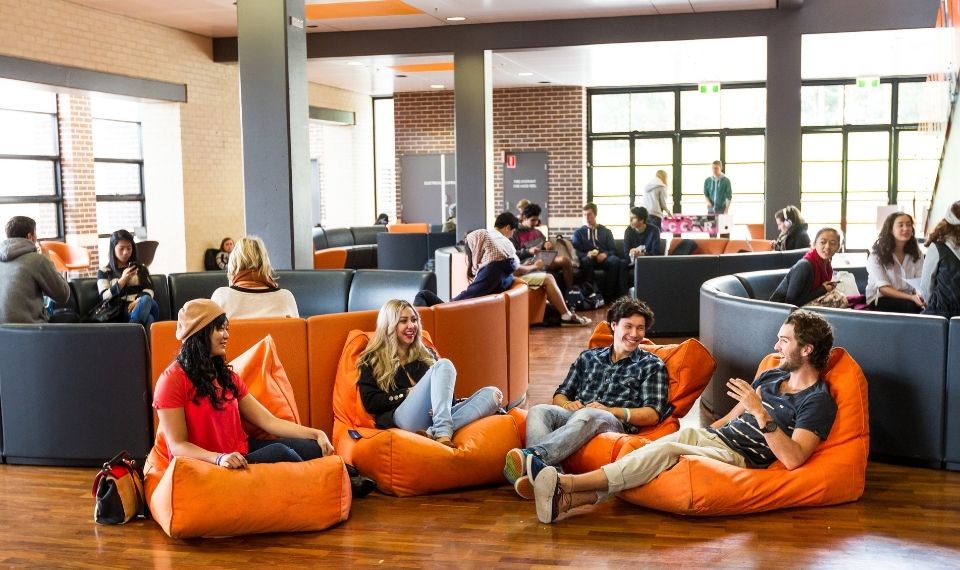 Đại học Macquarie mang đến học bổng UEH-ISB Partnership trị giá 15,000 AUD cho sinh viên Global Pathways.