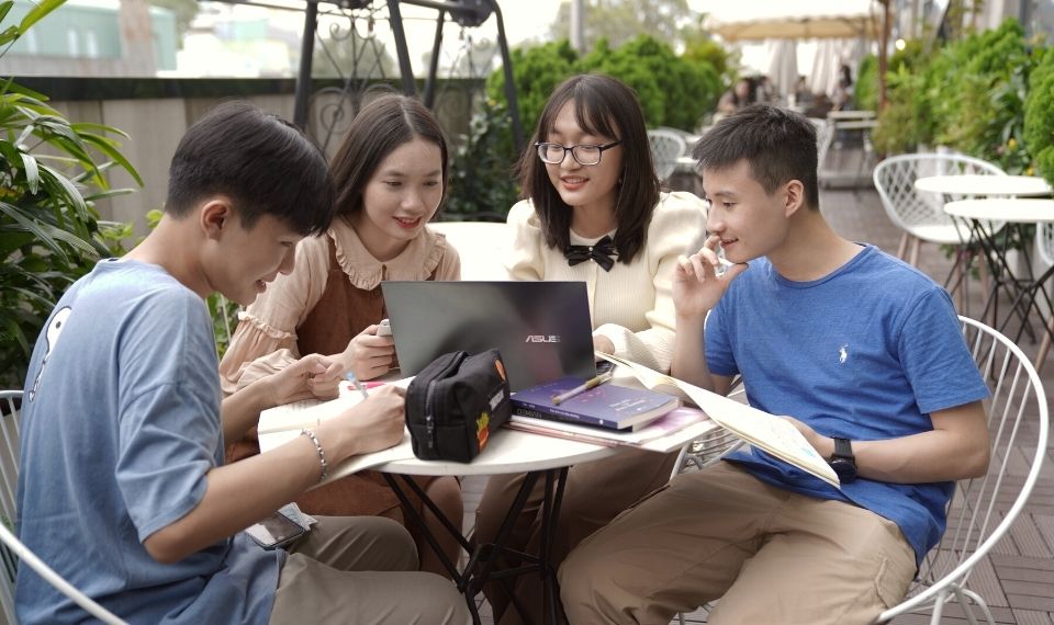 Sinh viên Global Pathways được hưởng nhiều gói học bổng hấp dẫn từ các đại học đối tác.