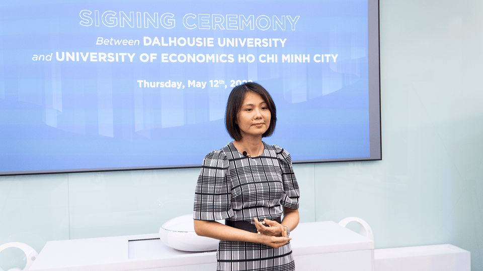 Bà Tú Nguyễn - Tùy viên Thương mại, phụ trách phát triển giáo dục, Tổng Lãnh sự quán Canada