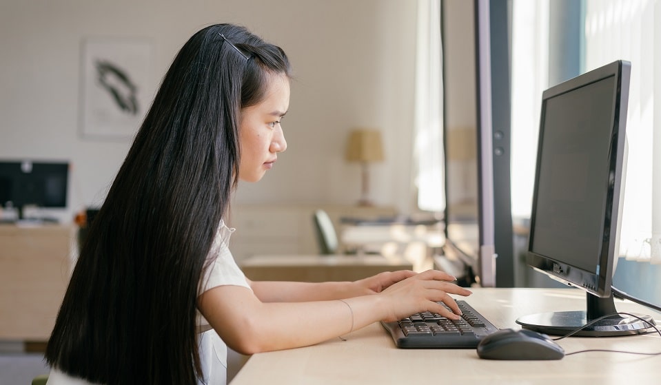 Sinh viên sẽ mất 4,000,000 - 10,000,000 VND cho chứng chỉ tiếng Anh Sinh viên cần tốn các khoản chi phí để hoàn thành chứng chỉ tiếng Anh