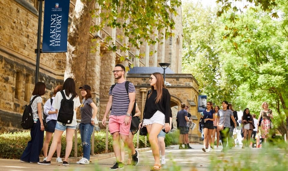 Du học Úc từ lớp 8 sẽ giúp các bạn sẵn sàng cho đại học. Du học Úc từ lớp 8 sẽ giúp các bạn sẵn sàng cho đại học.