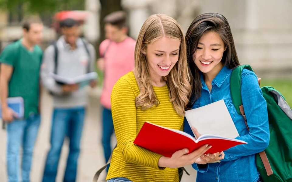 Sinh viên đa sắc tộc tại Canada