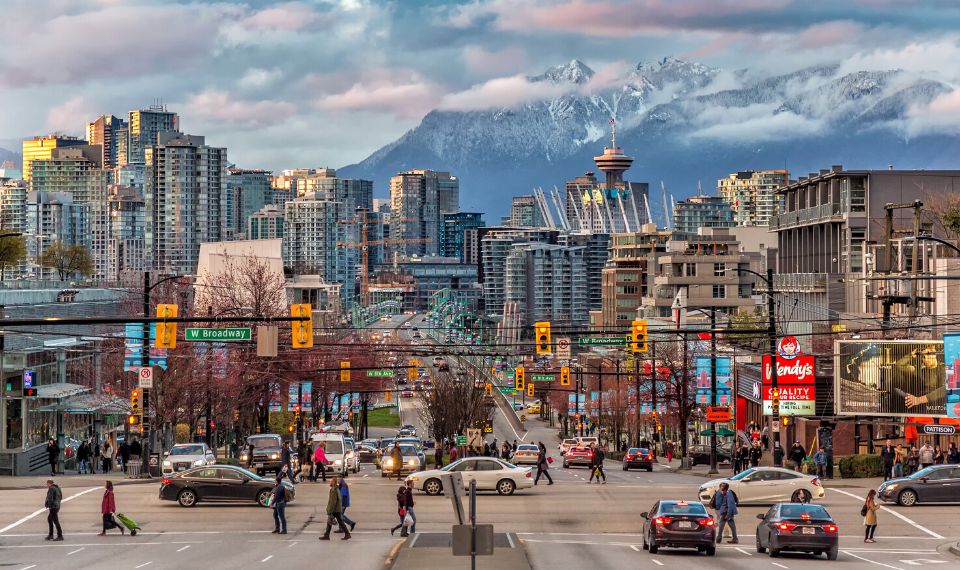 Chi phí du học Canada mỗi năm trung bình là 45,000 CAD.