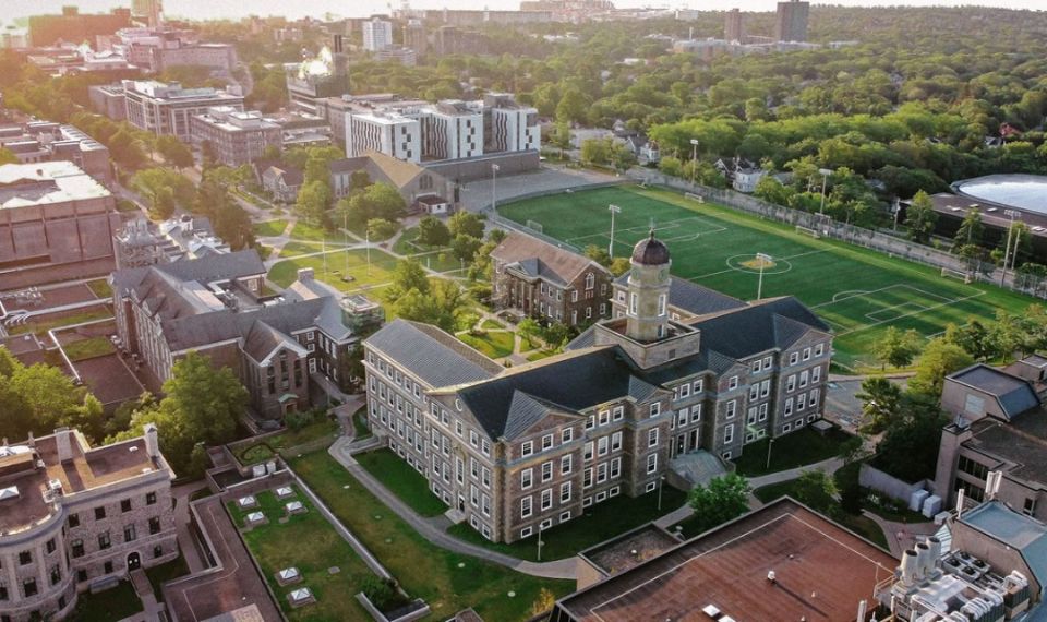 Đại học Dalhousie Đại học Dalhousie, Đại học Victoria thu hút nhiều sinh viên Việt Nam.