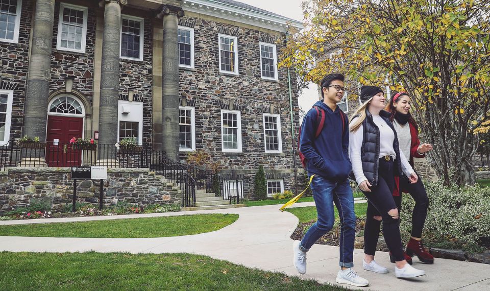 Tiếng Anh dự bị đại học giúp các bạn sinh viên nâng cao kỹ năng ngôn ngữ. Tiếng Anh dự bị đại học giúp các bạn sinh viên nâng cao kỹ năng ngôn ngữ.