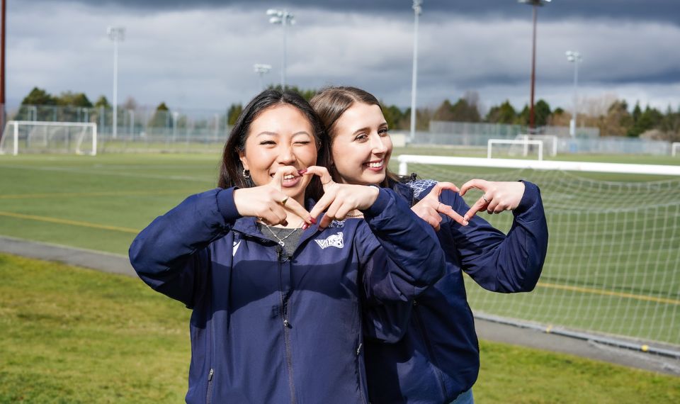 Học phí tại Đại học Victoria mỗi năm vào khoảng 30,000 CAD. Học phí tại Đại học Victoria mỗi năm vào khoảng 30,000 CAD.