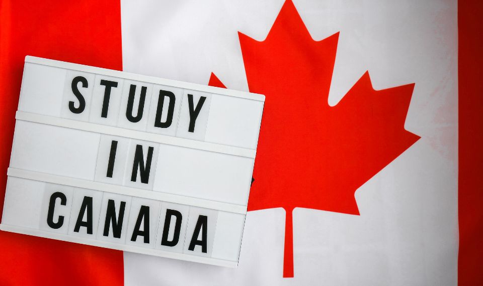 Để học tập tại Canada, du học sinh cần có Study Permit. Để học tập tại Canada, du học sinh cần có Study Permit.