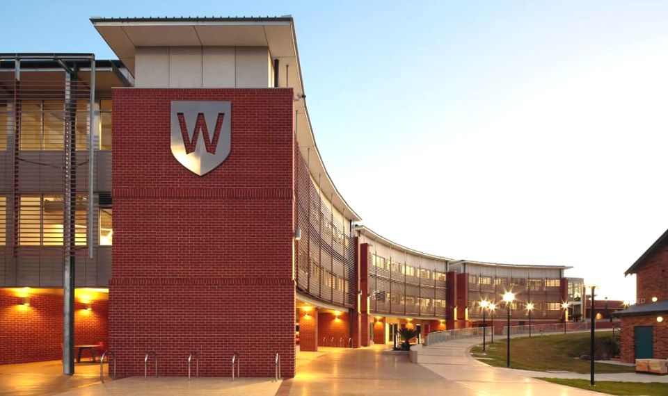 Sinh viên Đại học Western Sydney Sinh viên Đại học Western Sydney có thể săn học bổng 3,000 - 6,000 AUD mỗi năm.
