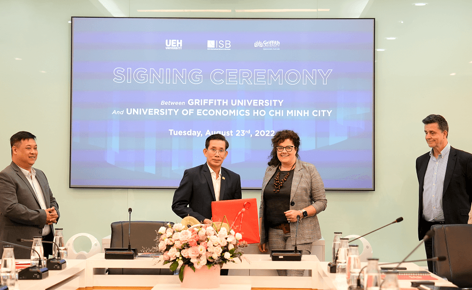 Lễ ký kết là bước đánh dấu hành trình hợp tác lâu dài giữa hai trường Lễ ký kết là bước đánh dấu hành trình hợp tác lâu dài giữa hai trường