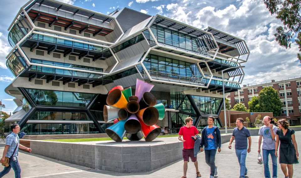 Ngoài học tập, sinh viên còn có thể tham gia nhiều hoạt động ngoại khóa ý nghĩa.