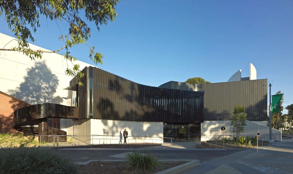 Những ngành học nổi bật tại Đại học Deakin có thể kể đến kinh tế, truyền thông, thể thao, kỹ thuật.