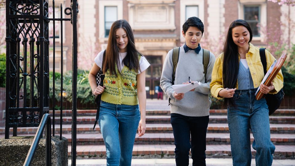 Giao tiếp thường là trở ngại khi du học Giao tiếp thường là trở ngại khi du học