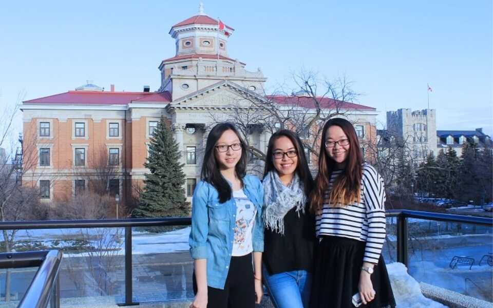 Con gái đi du học