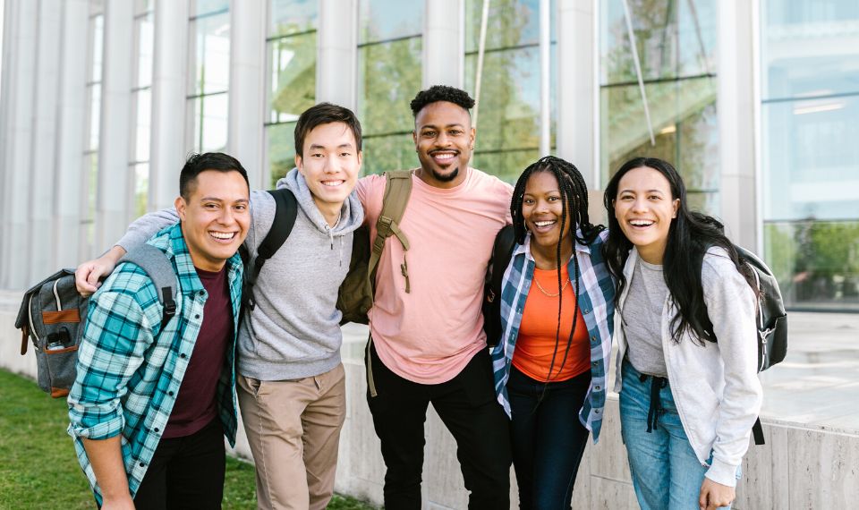 Học bổng toàn phần tại Anh - Mỹ có tính cạnh tranh cao, dành cho các bạn trẻ tài năng toàn diện.