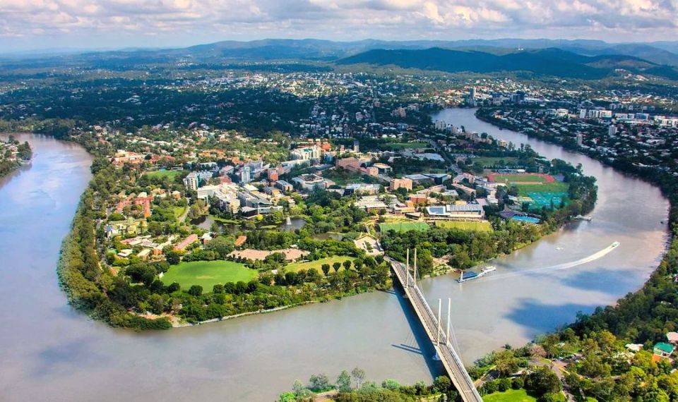 Khuôn viên rộng lớn của học xá St Lucia - Đại học Queensland.