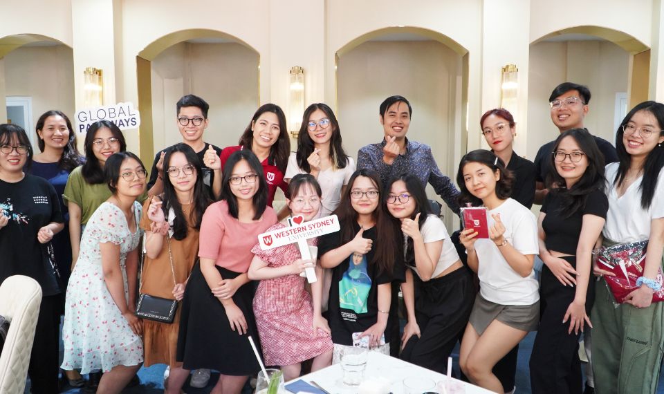 Hình ảnh từ buổi gặp gỡ đại diện trường trước khi chuyển tiếp du học của sinh viên Western Sydney Global Pathways.