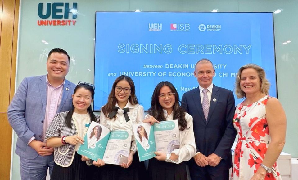 Khánh Nguyễn và Khánh Hà giữ vai trò dẫn dắt tại Lễ ký kết cùng Đại học Deakin Khánh Nguyễn và Khánh Hà giữ vai trò dẫn dắt tại Lễ ký kết cùng Đại học Deakin