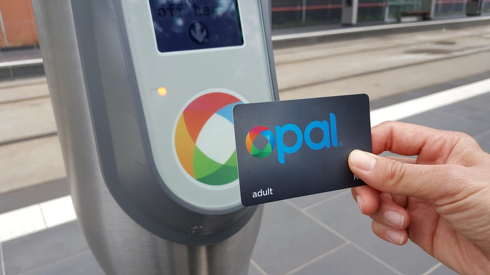 Thẻ Opal có thể sử dụng khi lên xuống metro, xe buýt hay tàu hỏa Thẻ Opal có thể sử dụng khi lên xuống metro, xe buýt hay tàu hỏa
