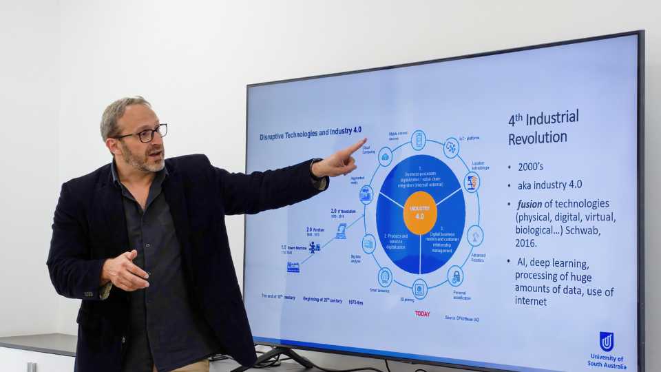 Thầy Tony nói về ngành Digital Business