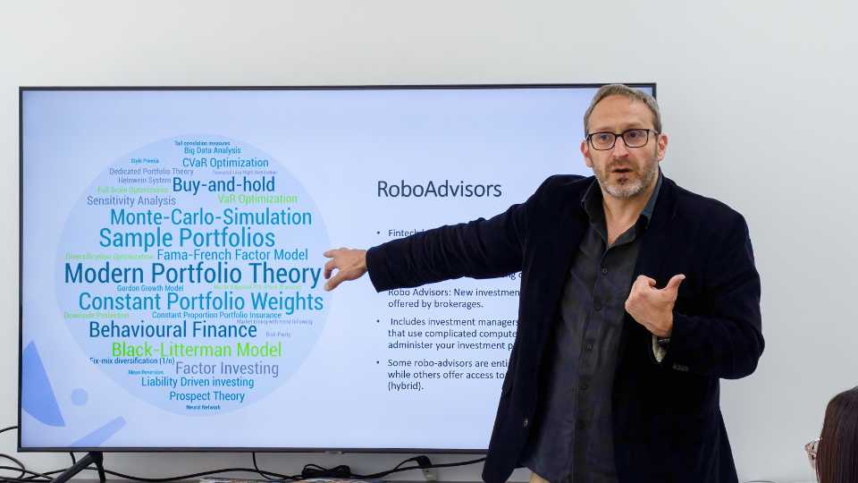 Thầy Tony chia sẻ về các công nghệ kỹ thuật số