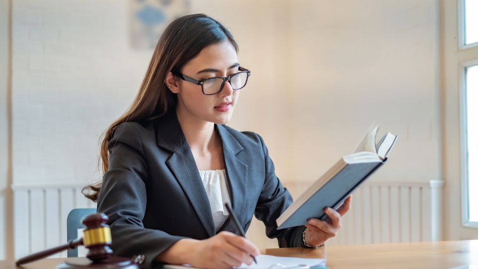 Ngành luật phù hợp với cả con trai và con gái Ngành luật phù hợp với cả con trai và con gái