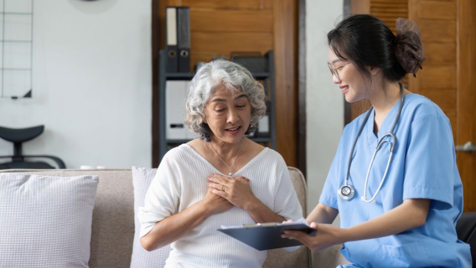 Con gái nên học ngành gì? Ngành y tế - sức khoẻ là lựa chọn ưu tiên của nhiều bạn Con gái nên học ngành gì? Ngành y tế - sức khoẻ là lựa chọn ưu tiên của nhiều bạn