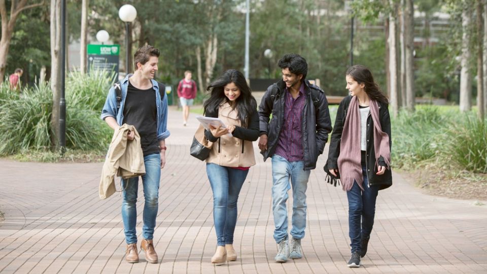 BAL (Business and Law) International Peer Mentor Network - Mentor BAL kết nối tân sinh viên với các mentor của Đại học Wollongong