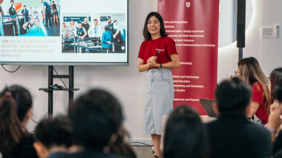 Chị Trang Nguyễn - Đại diện tuyển sinh tại Việt Nam, Western Sydney University Chị Trang Nguyễn - Đại diện tuyển sinh tại Việt Nam, chia sẻ tại Western Sydney Pre-Departure 2024