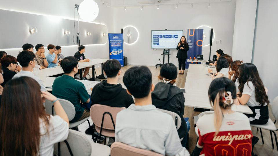 Nhiều thắc mắc về việc du học được giải đáp tại Wollongong Pre-Departure 2024 Toàn cảnh Wollongong Pre-Departure 2024