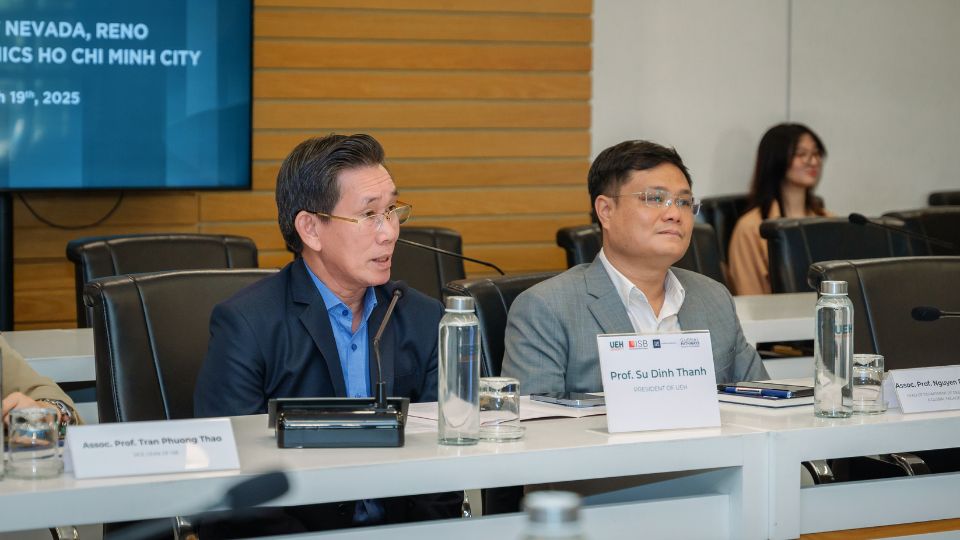 GS.TS. Sử Đình Thành - Giám đốc UEH chia sẻ tại buổi lễ