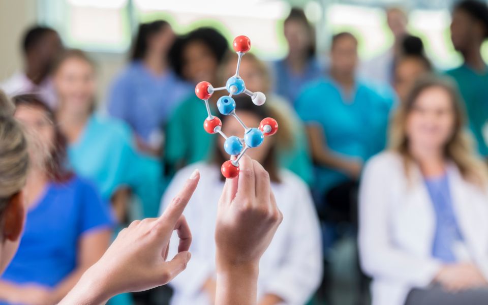 Đại học Monash tiên phong trong đào tạo Y tế – Sức khỏe