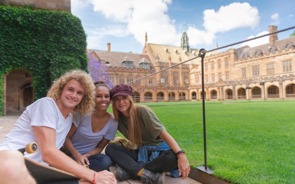 Chứng minh tài chính du học Úc mới nhất 2025