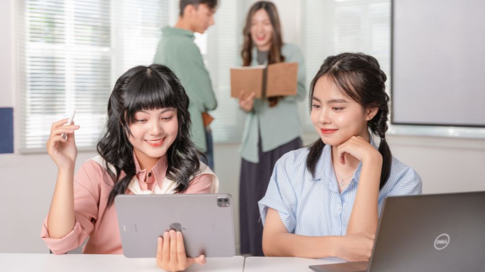 Sinh viên chuẩn bị thi PTE