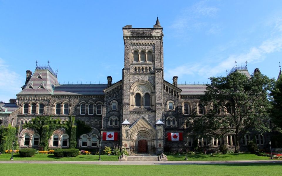 trường đại học ở canada