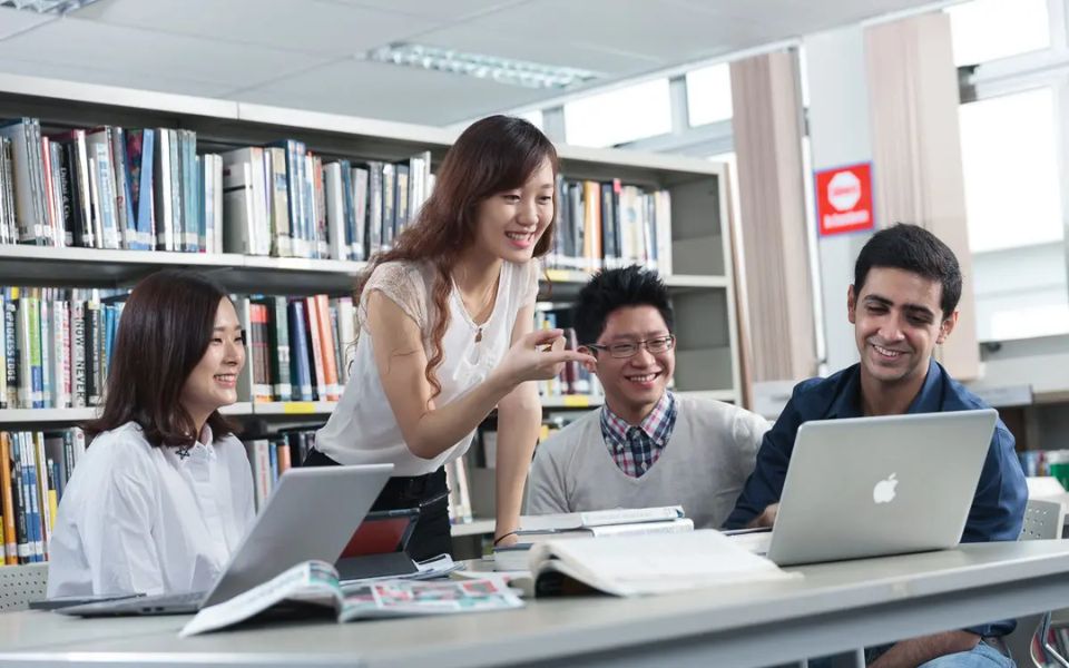 Học không giỏi có nên đi du học Học không giỏi có nên đi du học