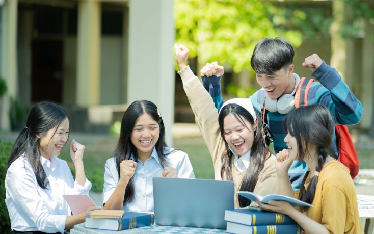 Hướng dẫn khóa dưới là cam kết trong bài luận 